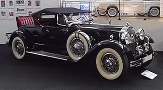 Custom Eight Roadster 740 (1930)