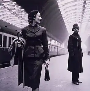 Fotografía de modas en la estación de Paddington (1951).