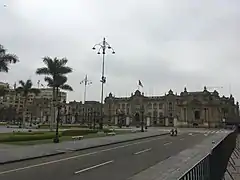 Palacio de Gobierno del Perú visto desde la Catedral de Lima