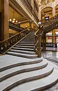 Escalera lateral.