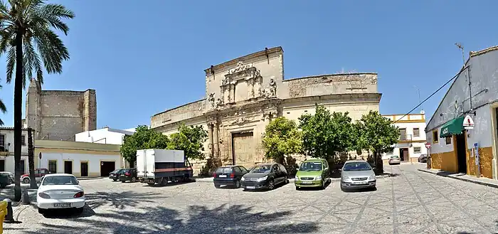 Palacio Riquelme y Plaza Mercado