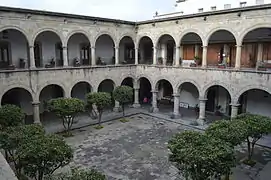 El patio central.