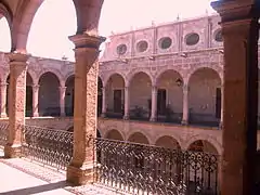 Patio central del palacio de gobierno Michoacán