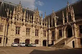 Patio del Palacio de justicia