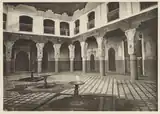 Interior de un lujoso pabellón de palacio construido en los primeros años del siglo XX, con decoración tradicional (foto de 1922)