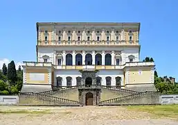 El orden gigante en las dos últimas plantas de la villa Farnesio en Caprarola, de Vignola (ca. 1560)