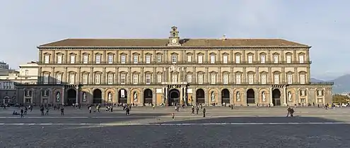 Palacio Real de Nápoles (1600-1616), de Domenico Fontana