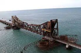 Tramo levadizo sobre el paso de Pamban.