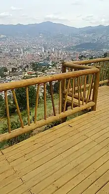 Panorama de Medellín, camino hacia el Cerro Pan de Azúcar (Jardín Circunvalar)