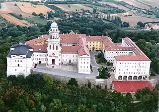 Abadía milenaria benedictina de Pannonhalma y su entorno natural