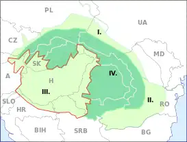 La cuenca de Panonia (III), rodeada por los Cárpatos y la meseta de Transilvania (IV) hacia el este y el norte. También se muestran las llanuras rumanas (II) y la depresión Subcarpacia (I) más allá de los Cárpatos (también conocida como Transcarpacia). A veces se incluye la cuenca del Sava, al sur (no se indica) como peripanoniana.