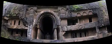 Panorama de las cuevas de Bhaja