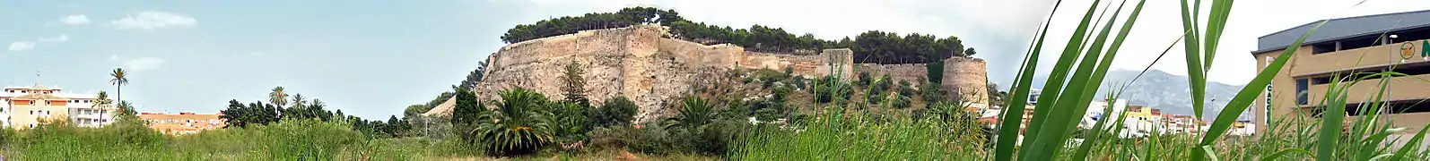 Vista panorámica del castillo de Dénia.