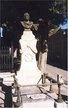 Panteón Peris y Valero (Valencia). Busto realizado por Luis Gilabert Ponce y fundido por Vicente Ríos