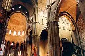 Interior de la basílica