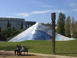 Cielo caído (1988), de Beverly Pepper, parque de la Estación del Norte.