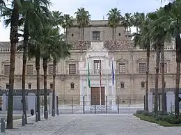 El Hospital de las Cinco Llagas, sede del Parlamento de Andalucía en el distrito Macarena.