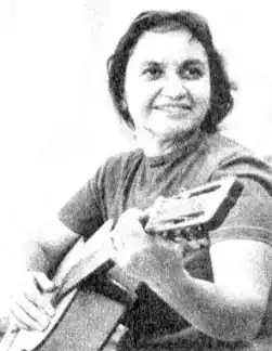 3. Violeta Parra1917–1967Artista visual y música. Considerada una de las principales exponentes del folclor chileno y fundadora de la Nueva Canción Chilena.