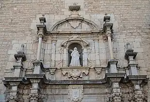 Detalle de la portada en retablo