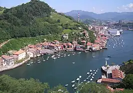 Panorámica aérea de Pasajes y la ría del Oyarzun.