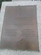 Placa de bronce en recuerdo a Lope y Cleto de Alaña