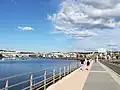 Paseo marítimo de Pontevedra, con Mollavao a la derecha