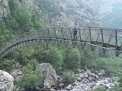 El nuevo puente peatonal en el Estellé.