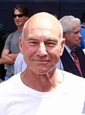 Sir Patrick StewartCapitán Jean-Luc Picard