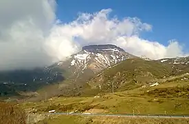 Peña Labra, una de las principales eminencias del sistema, y que ha propiciado que algunos cartógrafos hayan denominado a la sierra de Híjar como sierra de Peña Labra.