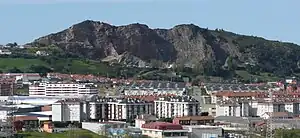 La peña de Peñacastillo vista desde Camargo