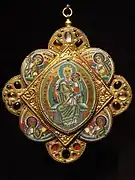 Collar con la Virgen y el Niño (ca. 1160-1170), taller de Godefroy de Huy, Cleveland Museum of Art.