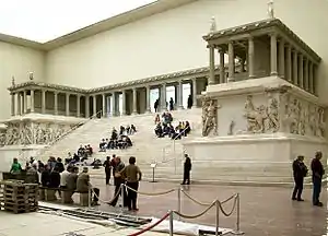 El altar de Pérgamo, en el Museo de Pérgamo.