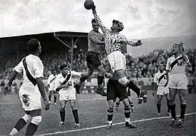 Perú v Austria 1936 Juan Valdivieso.JPG