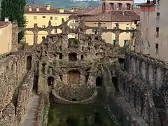 A mediados del siglo XVII. Peschiera se utilizó para representaciones teatrales que requerían el uso de agua, así como para pasear tranquilamente por la terraza Belvedere.