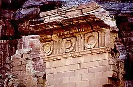 Friso en el templo de Qasr-el-Bint, Petra