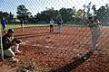 Deportistas practicando softball, 2007.