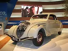 Peugeot 402 Eclipse con puerta suicida.