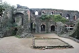 Otra vista de las ruinas del Kaiserpfalz de Kaiserswerth.