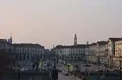 La Piazza Vittorio Veneto vista desde la orilla opuesta del Po