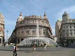 La Torre Piacentini vista desde la Piazza De Ferrari.