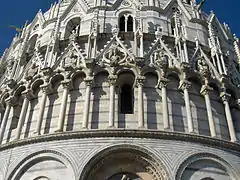 Detalle del Baptisterio de Pisa