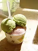 Helado de fresa y pistacho