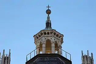 Detalle de la pequeña linterna