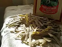 Pizzoccheri secos en un paquete comercial