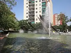 Fuente de la plaza de Islandia (1995), de Andreu Arriola y Carme Fiol.