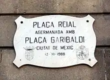 Plaza Real de Barcelona, desde 1988 hermanada con la plaza Garibaldi.