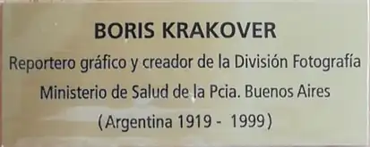 Placa del cuadro en el "Museo de los Trabajadores Evita", en homenaje a Boris Krakover