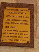 Placa conmemorativa de la ampliación del Museo.