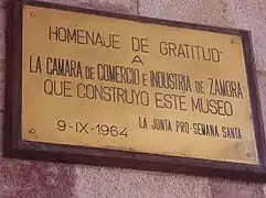 Placa conmemorativa a la cámara de comercio