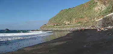 Playa y bañistas.